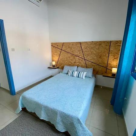 Seaside Two Bedroom Cosy Townhouse In Tourist Area Vakantiehuis *