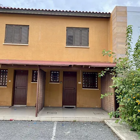 Seaside Two Bedroom Cosy Townhouse In Tourist Area Vakantiehuis