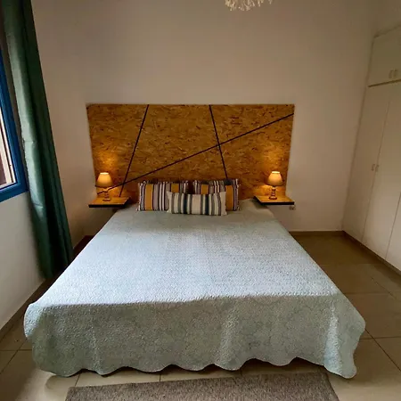 Seaside Two Bedroom Cosy Townhouse In Tourist Area Vakantiehuis