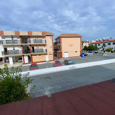 Seaside Two Bedroom Cosy Townhouse In Tourist Area Vakantiehuis
